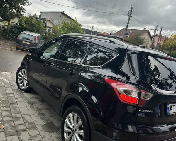 Черный Форд Эскейп, объемом двигателя 2 л и пробегом 208 тыс. км за 10999 $, фото 5 на Automoto.ua