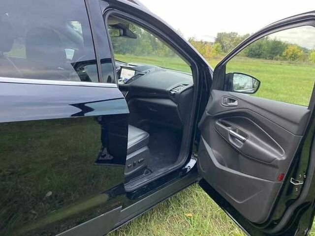 Черный Форд Эскейп, объемом двигателя 2 л и пробегом 165 тыс. км за 9500 $, фото 5 на Automoto.ua