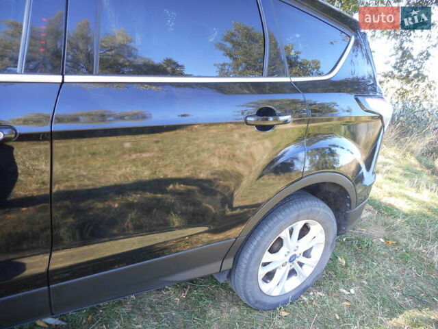 Форд Эскейп 2017 в Пирятине на Automoto.ua Черный Форд Эскейп, объемом двигателя 1.5 л и пробегом 122 тыс. км за 12880 $, фото 4 на Automoto.ua