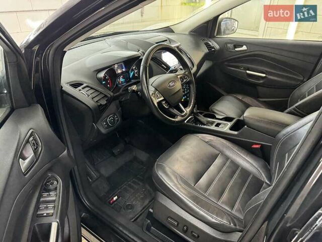 Черный Форд Эскейп, объемом двигателя 2 л и пробегом 88 тыс. км за 17000 $, фото 10 на Automoto.ua