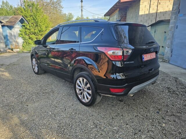 Черный Форд Эскейп, объемом двигателя 2 л и пробегом 194 тыс. км за 12500 $, фото 3 на Automoto.ua