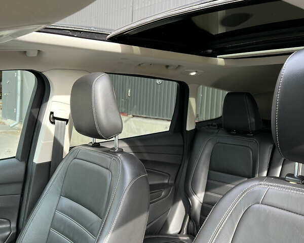 Черный Форд Эскейп, объемом двигателя 1.5 л и пробегом 116 тыс. км за 13500 $, фото 4 на Automoto.ua