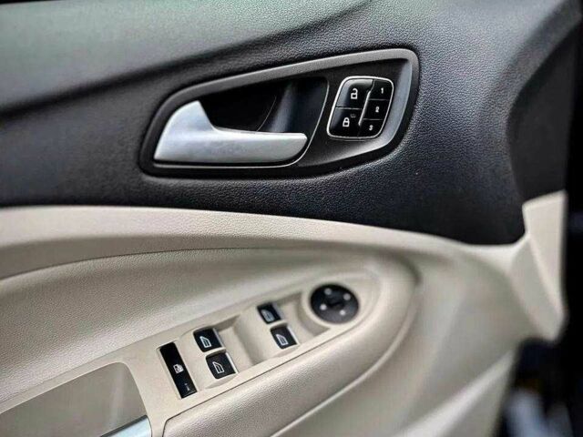 Черный Форд Эскейп, объемом двигателя 2 л и пробегом 134 тыс. км за 8400 $, фото 9 на Automoto.ua