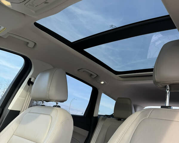 Черный Форд Эскейп, объемом двигателя 2 л и пробегом 33 тыс. км за 17000 $, фото 29 на Automoto.ua