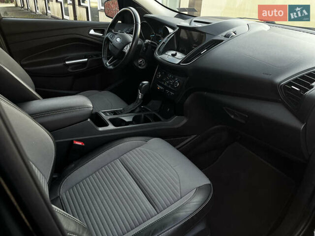 Черный Форд Эскейп, объемом двигателя 1.5 л и пробегом 151 тыс. км за 11990 $, фото 57 на Automoto.ua