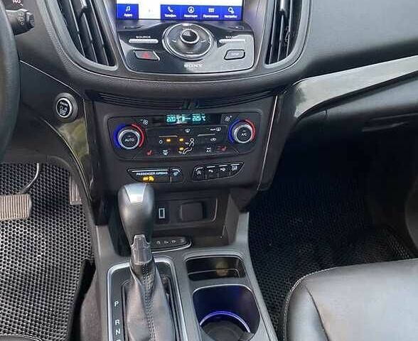 Черный Форд Эскейп, объемом двигателя 2 л и пробегом 165 тыс. км за 9500 $, фото 9 на Automoto.ua