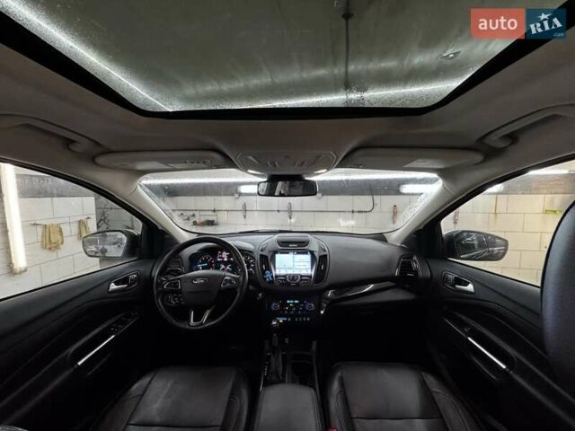 Черный Форд Эскейп, объемом двигателя 2 л и пробегом 88 тыс. км за 17000 $, фото 15 на Automoto.ua