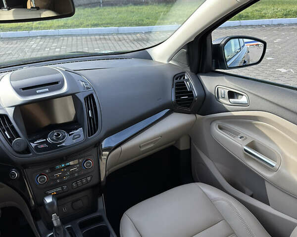 Черный Форд Эскейп, объемом двигателя 2 л и пробегом 33 тыс. км за 17000 $, фото 32 на Automoto.ua