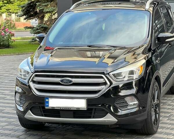Черный Форд Эскейп, объемом двигателя 2 л и пробегом 135 тыс. км за 16000 $, фото 4 на Automoto.ua