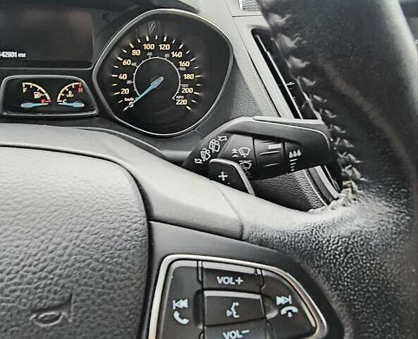 Черный Форд Эскейп, объемом двигателя 2 л и пробегом 232 тыс. км за 10000 $, фото 24 на Automoto.ua