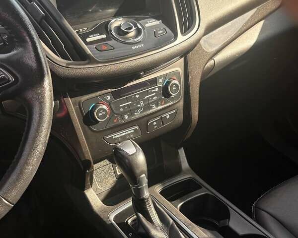 Чорний Форд Ескейп, об'ємом двигуна 1.5 л та пробігом 203 тис. км за 11999 $, фото 16 на Automoto.ua