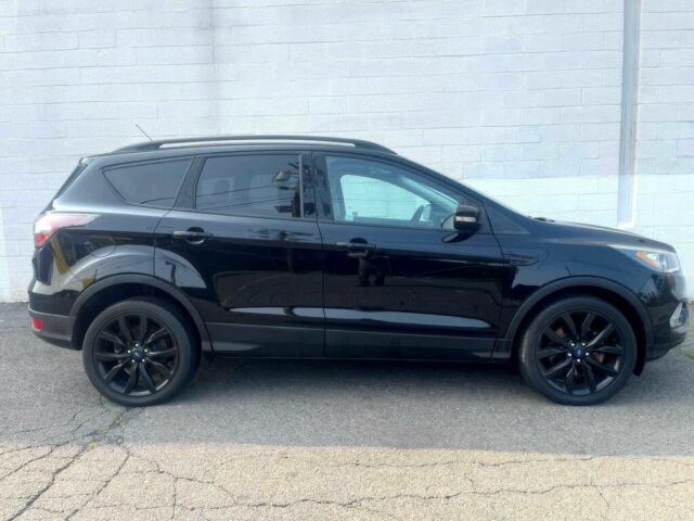 Форд Эскейп 2017 в Днепре (Днепропетровске) на Automoto.ua Черный Форд Эскейп, объемом двигателя 2 л и пробегом 66 тыс. км за 6000 $, фото 3 на Automoto.ua