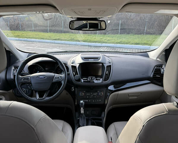 Черный Форд Эскейп, объемом двигателя 2 л и пробегом 33 тыс. км за 17000 $, фото 30 на Automoto.ua