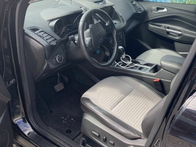 Черный Форд Эскейп, объемом двигателя 2 л и пробегом 105 тыс. км за 14600 $, фото 5 на Automoto.ua