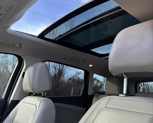 Черный Форд Эскейп, объемом двигателя 2 л и пробегом 33 тыс. км за 17000 $, фото 28 на Automoto.ua