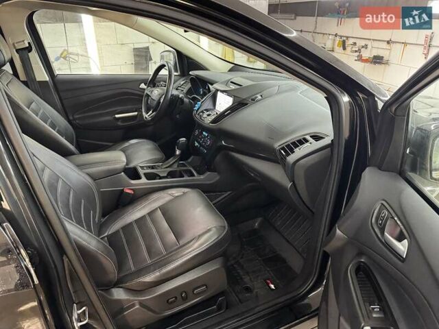 Черный Форд Эскейп, объемом двигателя 2 л и пробегом 88 тыс. км за 17000 $, фото 13 на Automoto.ua