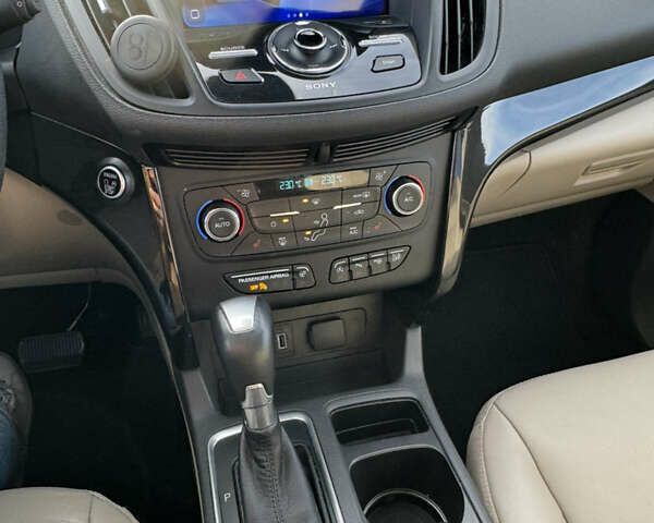 Черный Форд Эскейп, объемом двигателя 2 л и пробегом 33 тыс. км за 17000 $, фото 40 на Automoto.ua