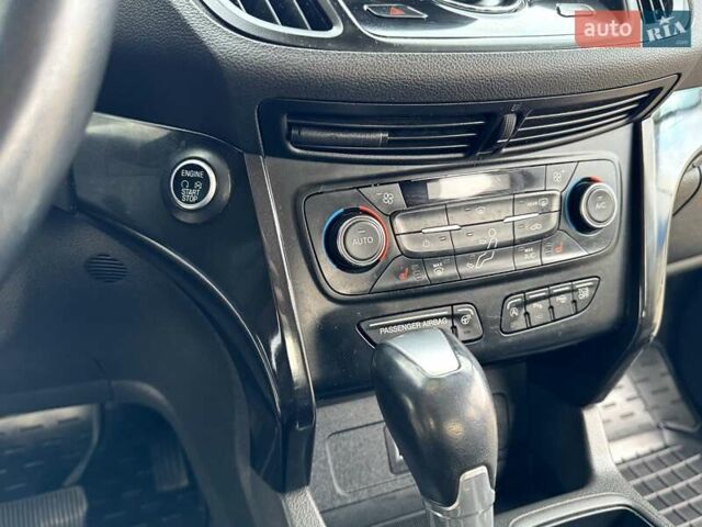 Чорний Форд Ескейп, об'ємом двигуна 1.5 л та пробігом 239 тис. км за 12300 $, фото 28 на Automoto.ua