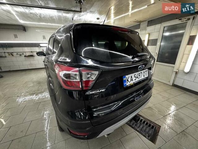 Черный Форд Эскейп, объемом двигателя 2 л и пробегом 88 тыс. км за 17000 $, фото 6 на Automoto.ua