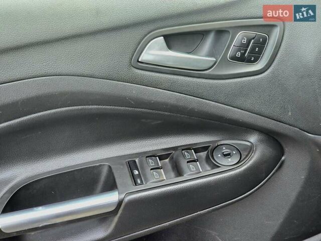 Черный Форд Эскейп, объемом двигателя 2 л и пробегом 110 тыс. км за 7800 $, фото 7 на Automoto.ua