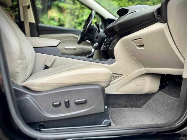 Черный Форд Эскейп, объемом двигателя 2 л и пробегом 134 тыс. км за 8400 $, фото 18 на Automoto.ua