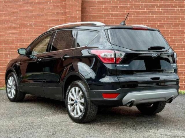 Черный Форд Эскейп, объемом двигателя 2 л и пробегом 99 тыс. км за 3500 $, фото 6 на Automoto.ua