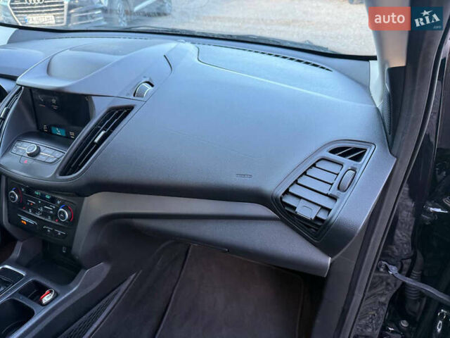 Черный Форд Эскейп, объемом двигателя 1.5 л и пробегом 147 тыс. км за 12600 $, фото 64 на Automoto.ua