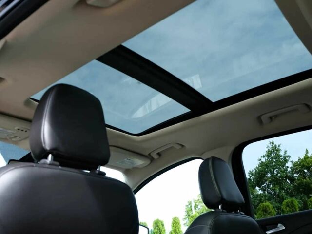 Черный Форд Эскейп, объемом двигателя 2 л и пробегом 89 тыс. км за 9000 $, фото 4 на Automoto.ua