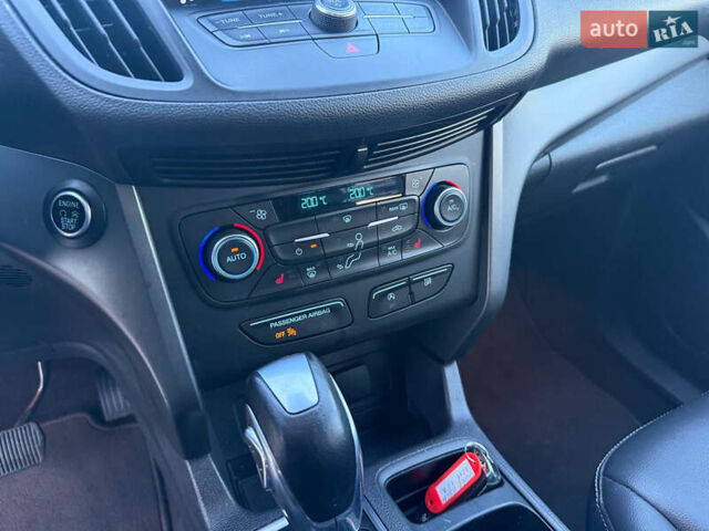 Черный Форд Эскейп, объемом двигателя 1.5 л и пробегом 147 тыс. км за 12600 $, фото 46 на Automoto.ua