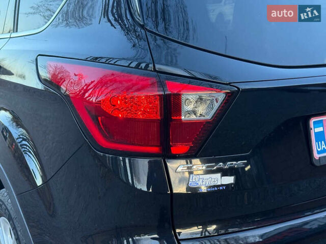 Черный Форд Эскейп, объемом двигателя 1.5 л и пробегом 147 тыс. км за 12600 $, фото 12 на Automoto.ua