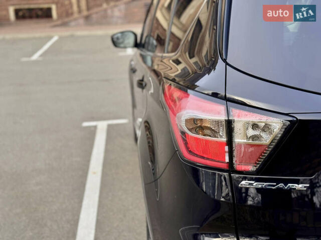 Черный Форд Эскейп, объемом двигателя 1.5 л и пробегом 143 тыс. км за 12999 $, фото 24 на Automoto.ua