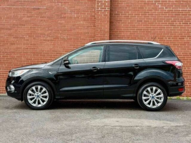 Черный Форд Эскейп, объемом двигателя 2 л и пробегом 99 тыс. км за 3500 $, фото 7 на Automoto.ua