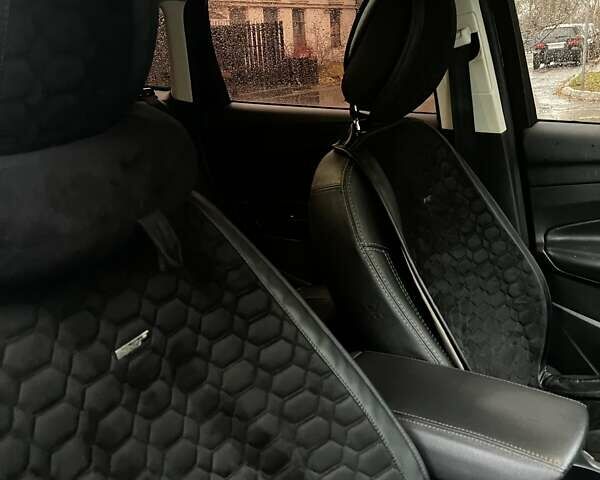 Черный Форд Эскейп, объемом двигателя 2.49 л и пробегом 151 тыс. км за 13100 $, фото 6 на Automoto.ua