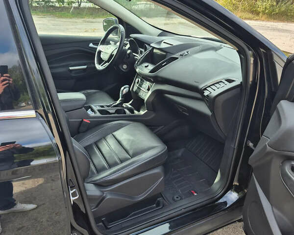 Черный Форд Эскейп, объемом двигателя 1.5 л и пробегом 191 тыс. км за 10000 $, фото 5 на Automoto.ua