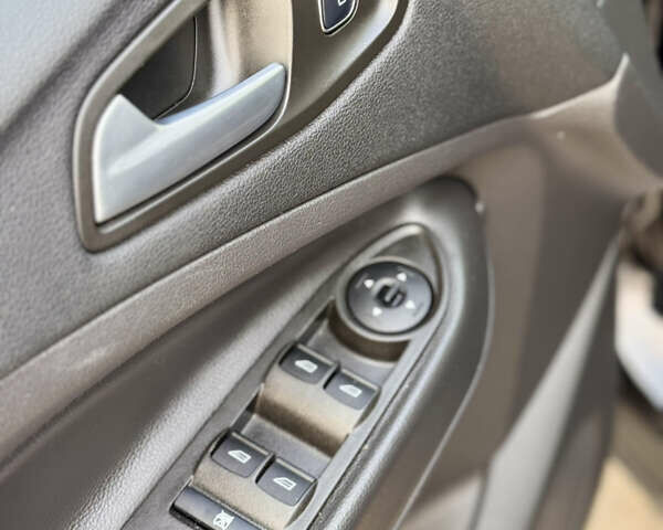 Черный Форд Эскейп, объемом двигателя 1.5 л и пробегом 143 тыс. км за 12999 $, фото 31 на Automoto.ua