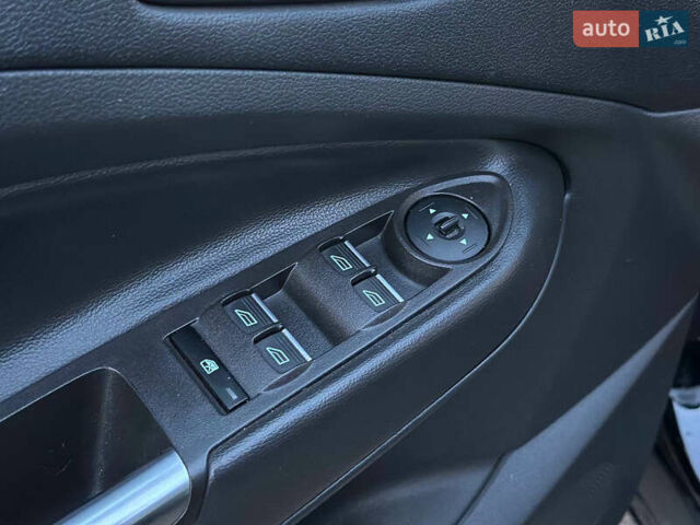 Чорний Форд Ескейп, об'ємом двигуна 1.5 л та пробігом 55 тис. км за 11700 $, фото 11 на Automoto.ua