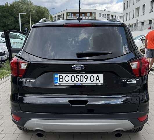 Черный Форд Эскейп, объемом двигателя 2 л и пробегом 91 тыс. км за 15500 $, фото 2 на Automoto.ua