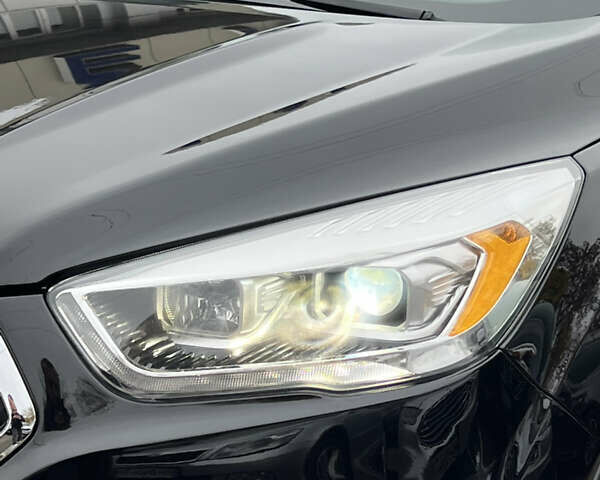 Чорний Форд Ескейп, об'ємом двигуна 2 л та пробігом 147 тис. км за 16900 $, фото 5 на Automoto.ua