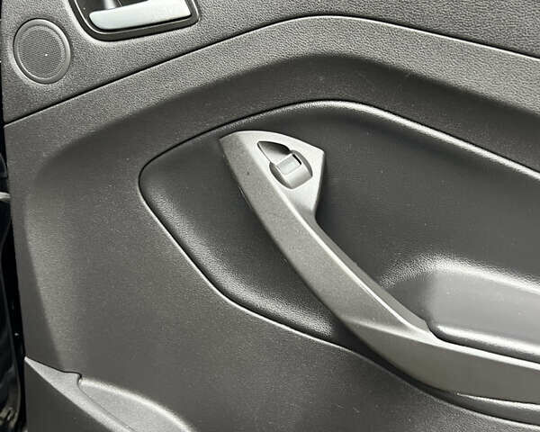 Чорний Форд Ескейп, об'ємом двигуна 2 л та пробігом 147 тис. км за 16900 $, фото 43 на Automoto.ua