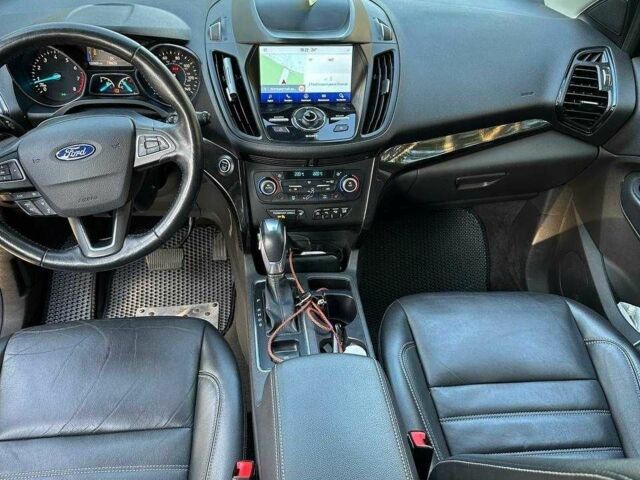 Черный Форд Эскейп, объемом двигателя 2 л и пробегом 126 тыс. км за 15000 $, фото 4 на Automoto.ua