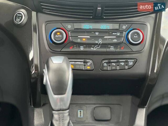 Черный Форд Эскейп, объемом двигателя 2 л и пробегом 137 тыс. км за 14999 $, фото 18 на Automoto.ua