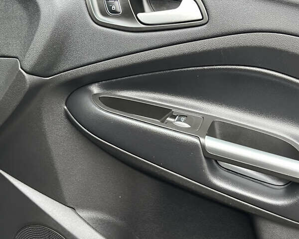 Чорний Форд Ескейп, об'ємом двигуна 2 л та пробігом 147 тис. км за 16900 $, фото 44 на Automoto.ua