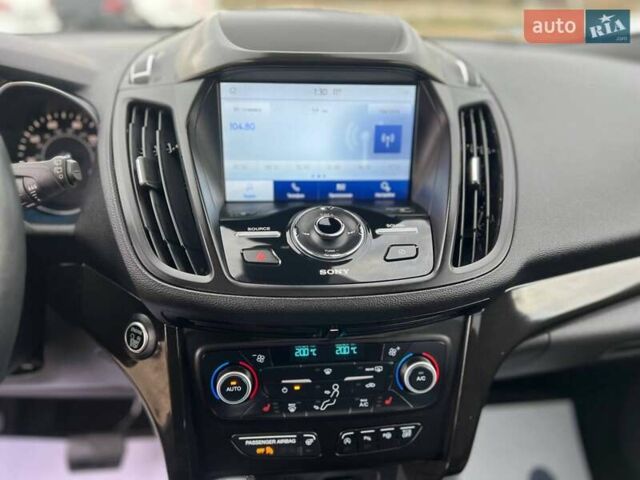 Черный Форд Эскейп, объемом двигателя 2 л и пробегом 137 тыс. км за 14999 $, фото 24 на Automoto.ua