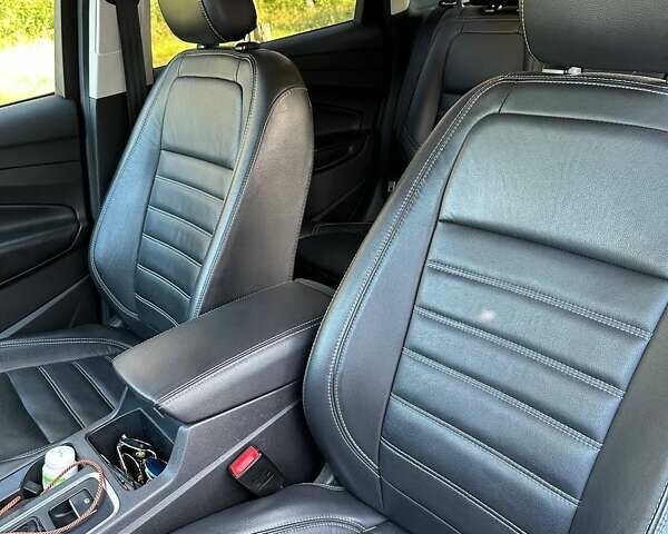 Черный Форд Эскейп, объемом двигателя 2 л и пробегом 126 тыс. км за 15600 $, фото 9 на Automoto.ua