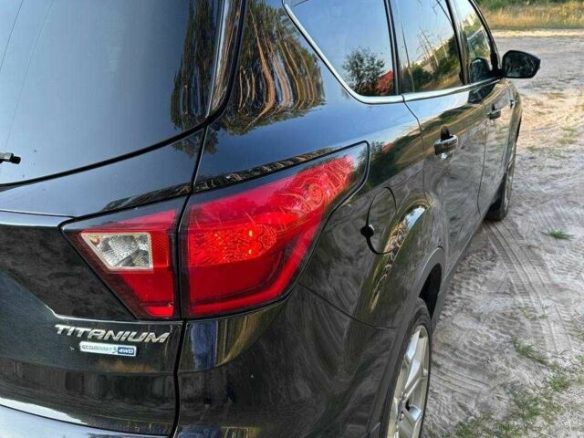 Черный Форд Эскейп, объемом двигателя 2 л и пробегом 126 тыс. км за 15000 $, фото 3 на Automoto.ua