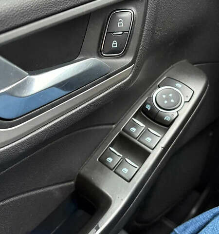 Черный Форд Эскейп, объемом двигателя 0 л и пробегом 154 тыс. км за 15000 $, фото 6 на Automoto.ua