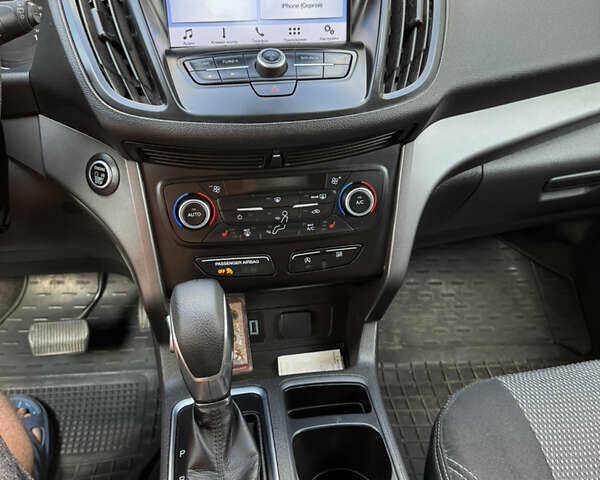 Черный Форд Эскейп, объемом двигателя 1.5 л и пробегом 51 тыс. км за 12000 $, фото 7 на Automoto.ua