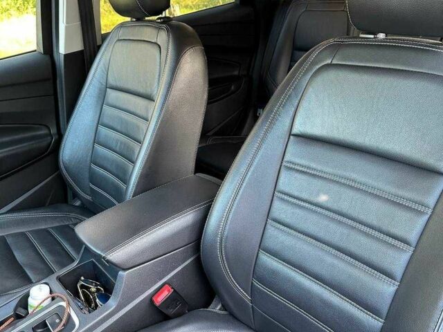 Черный Форд Эскейп, объемом двигателя 2 л и пробегом 126 тыс. км за 15000 $, фото 9 на Automoto.ua