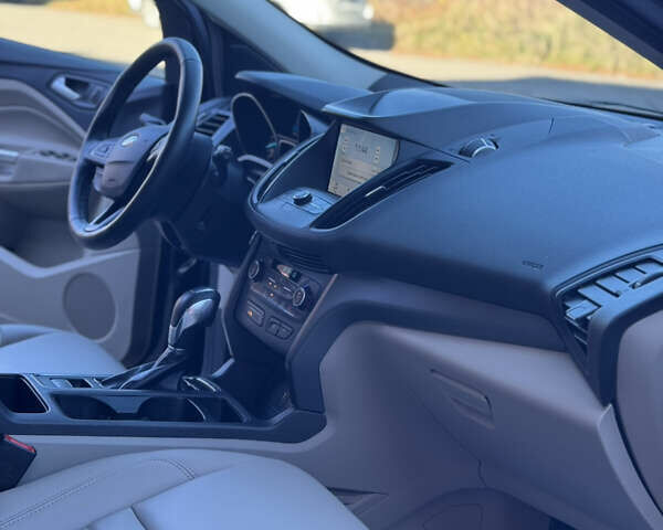 Чорний Форд Ескейп, об'ємом двигуна 1.5 л та пробігом 54 тис. км за 13799 $, фото 16 на Automoto.ua