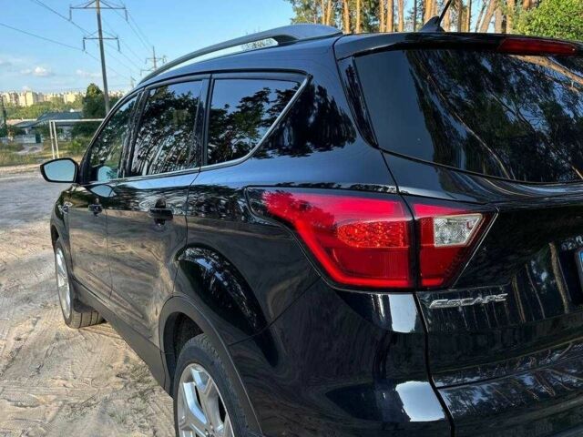 Черный Форд Эскейп, объемом двигателя 2 л и пробегом 126 тыс. км за 15000 $, фото 11 на Automoto.ua